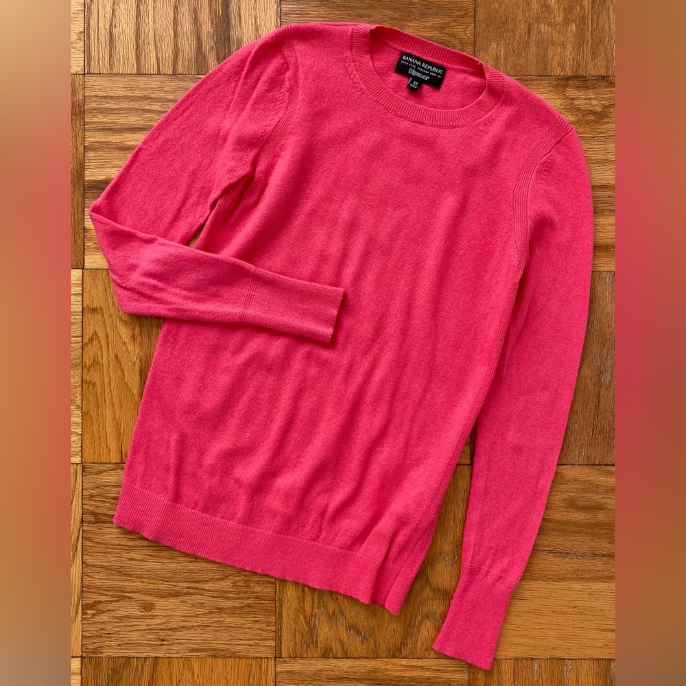 LAST CHANCE!! Banana Republic Bright Coral Filpucci Sweater Size XS
